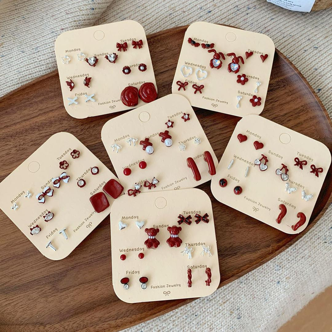 طقم أقراط  أحمر مطلي لسبعة أيام بإبر فضية – تصميم صغير لطيف للاستعمال اليومي