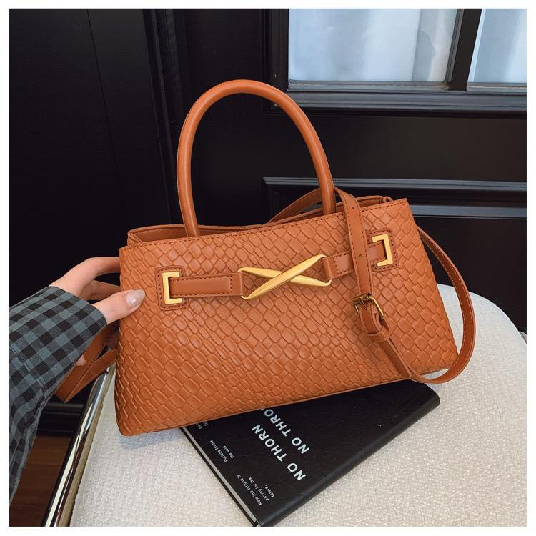 شنطة كروس يد وكتف بتصميم شبكي عصري