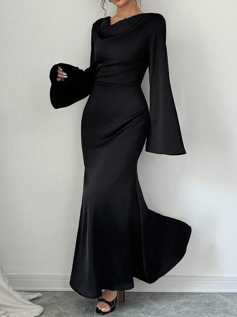فستان سهرة ساتان أسود بأكمام واسعة