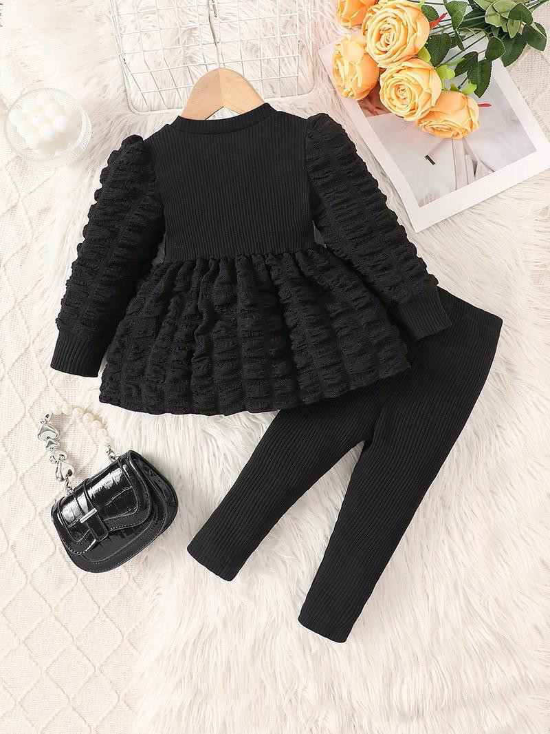 طقم بناتي شتوي باللون الأسود