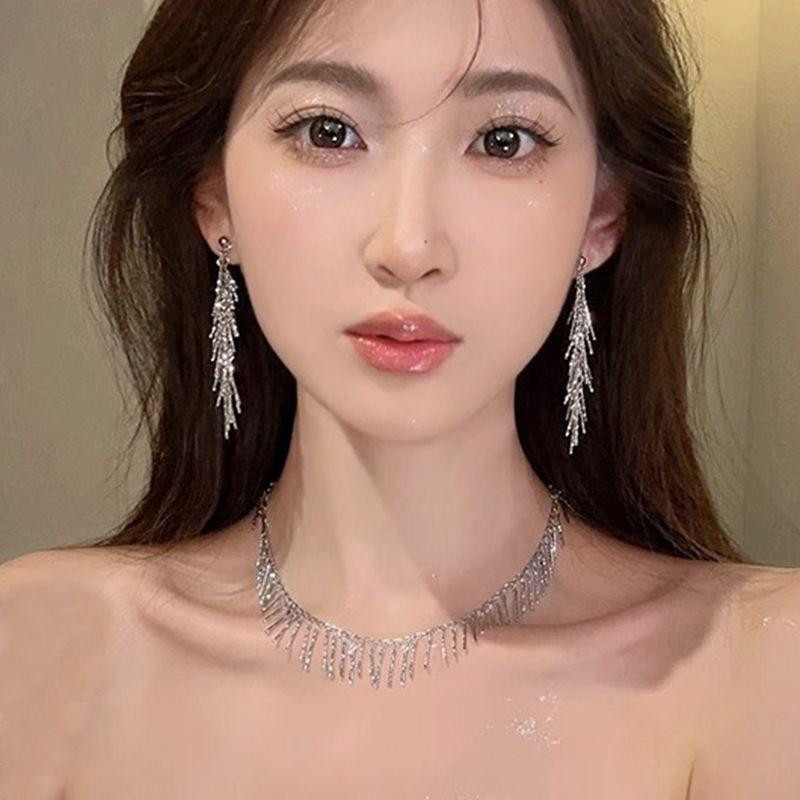 إكسسوارات نسائية فضية راقية