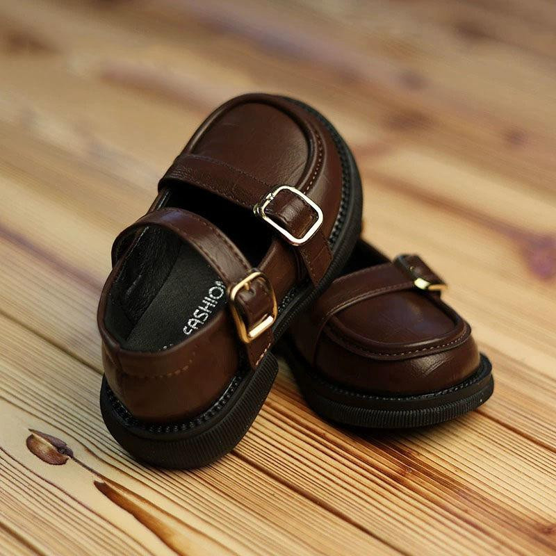 أحذية أطفال جلدية أنيقة مع إبزيم،