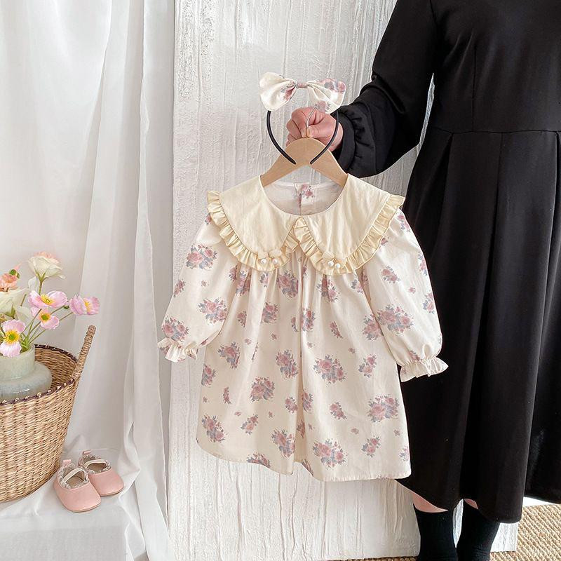 فستان بتصميم إسباني فاخر مزين بالزهور لإطلالة ساحرة