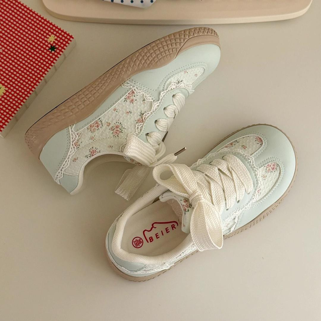 حذاء نسائي – ستايل كوري (2025 صيف) – كاجوال شوز/سنيكرز – سميك النعل –透气 مريح – مناسب للجامعة والاستخدام اليومي