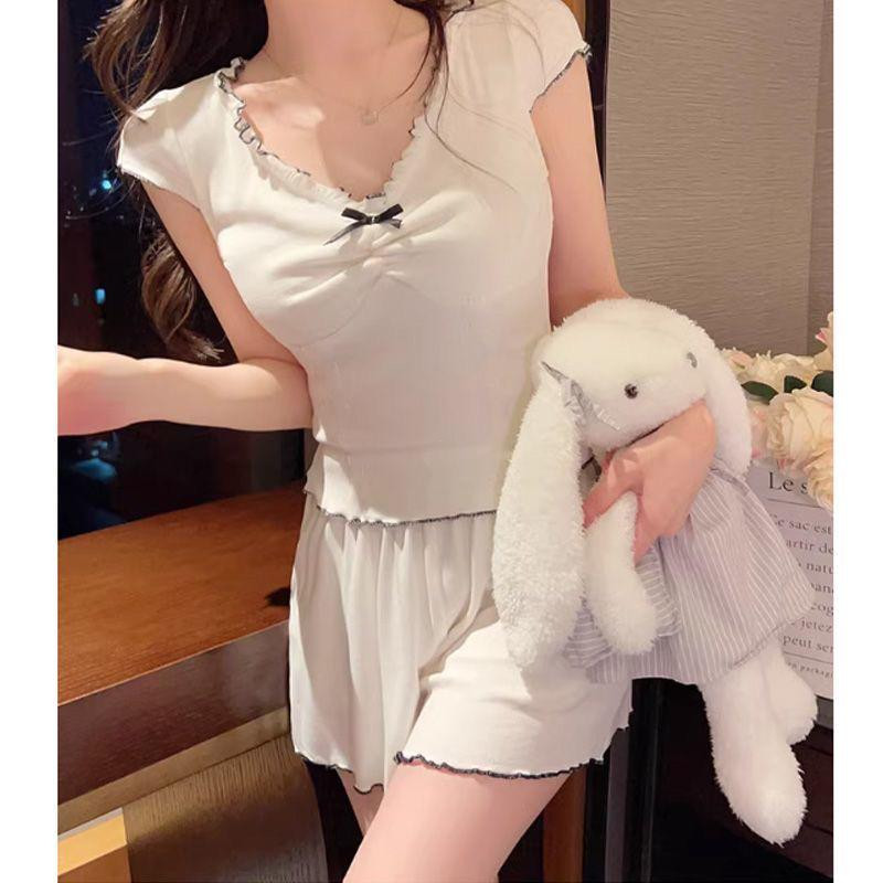 بيجامة نسائية ببطانة صدر مدمجة قصيرة  متوفرة بالمقاسات