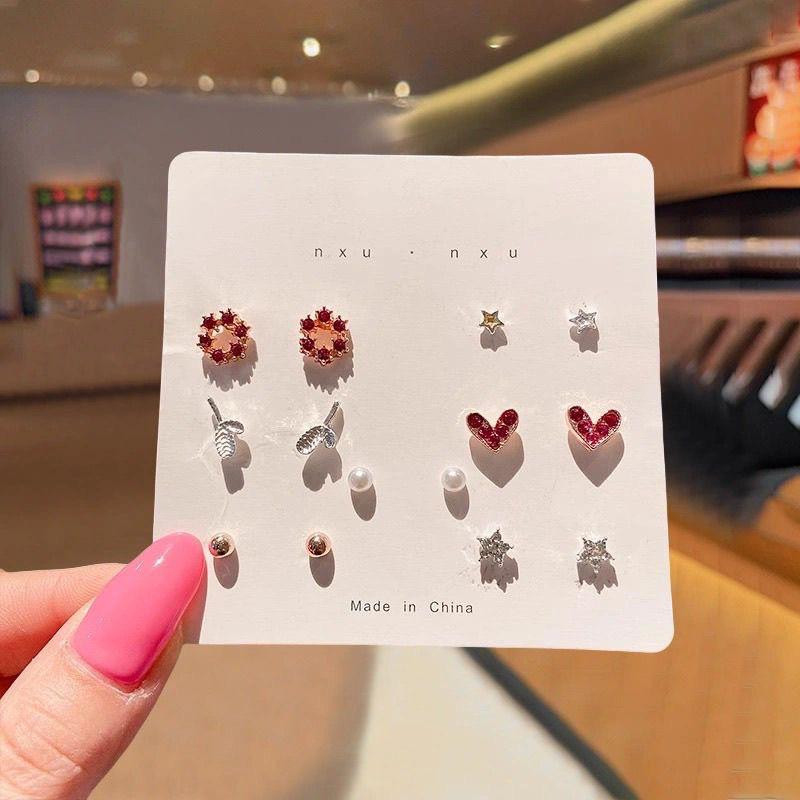 طقم حلق نسائي أنيق مكون من ٨ أزواج بأشكال متنوعة — قلوب، نجوم، لآلئ وزهور بتصميم كوري عصري لطيف المقاسات: طقم يحتوي على ٨ أزواج بأحجام صغيرة ومتنوعة