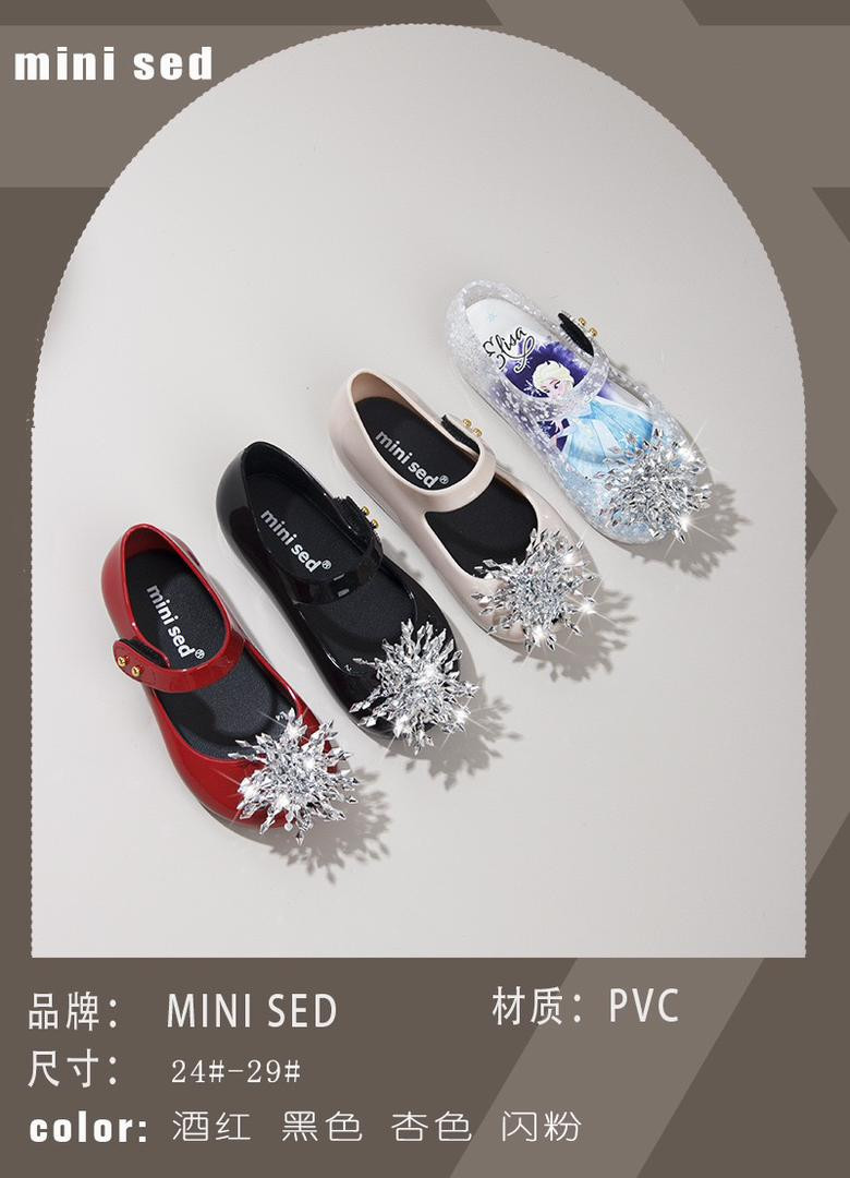 صندل بناتي صيفي كريستالي – مزين بالزهور اللامعة ?✨ صندل أطفال من مادة الجيلي ميري الشفافة ?