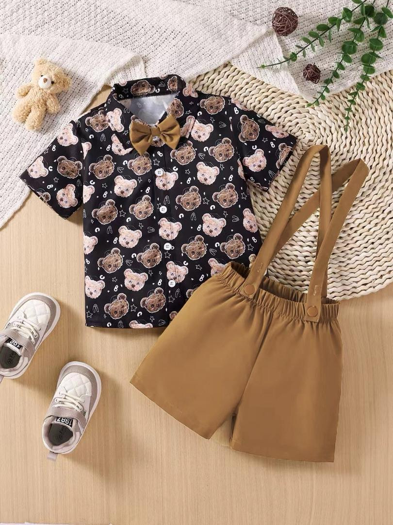 طقم صيفي بطبعة دب قميص قصير الأكمام مع بنطال بحمالات للأولاد