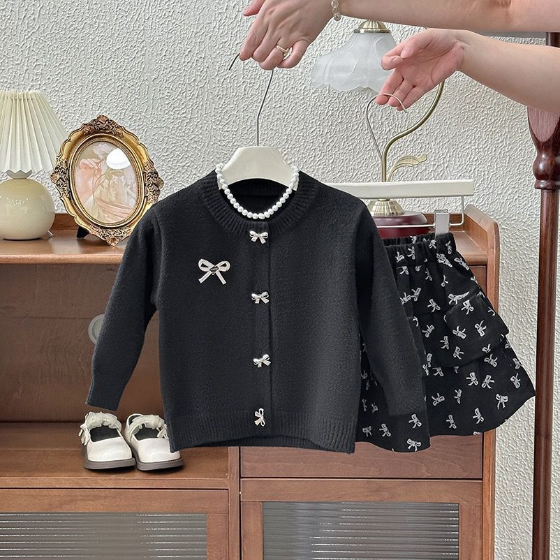 طقم بناتي ناعم بفيونكة ولمسة كورية