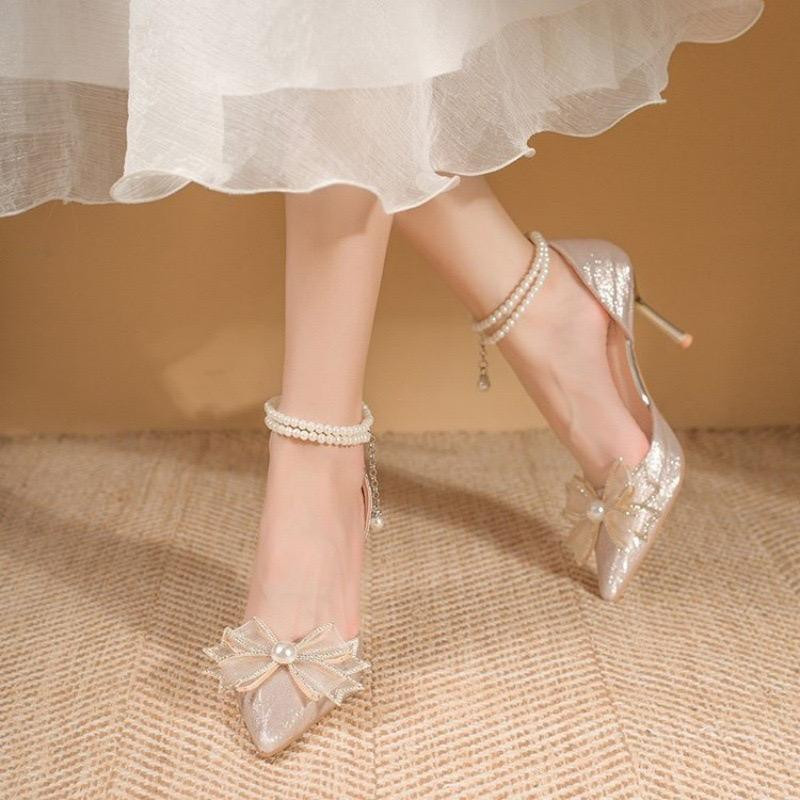 حذاء زفاف نسائي فاخر بتصميم فرنسي لامع مرصع باللؤلؤ والترتر