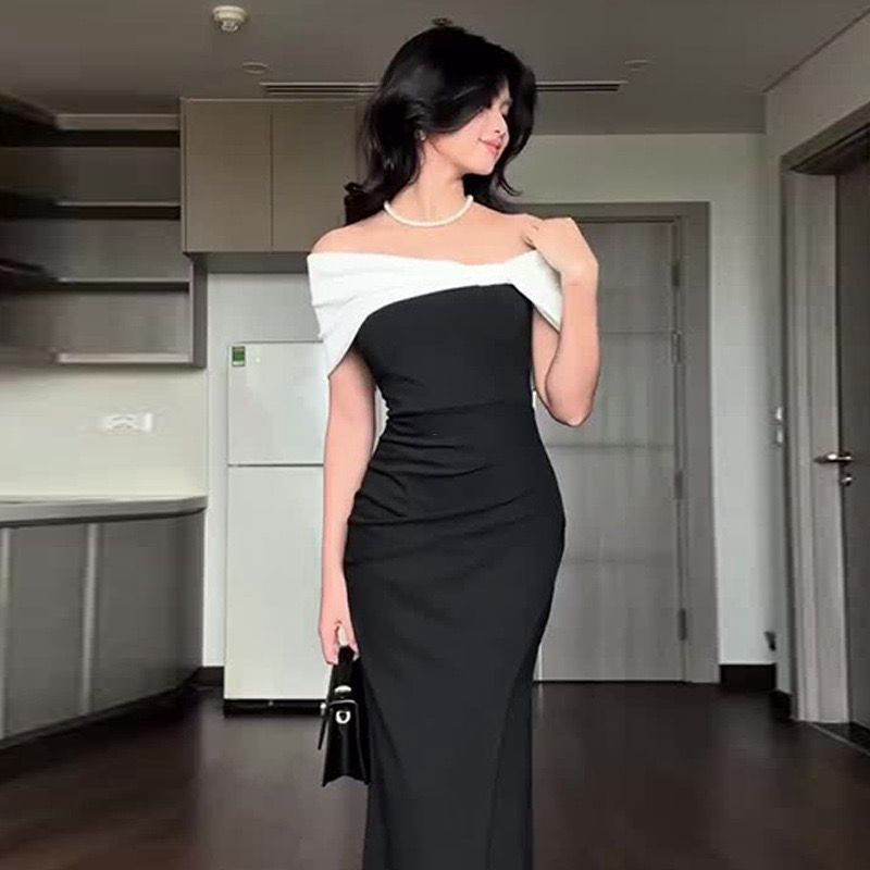 فستان أسود طويل أنيق لعام، بقصة ضيقة عند الخصر وفتحة جانبية، تصميم أنيق ورشيق