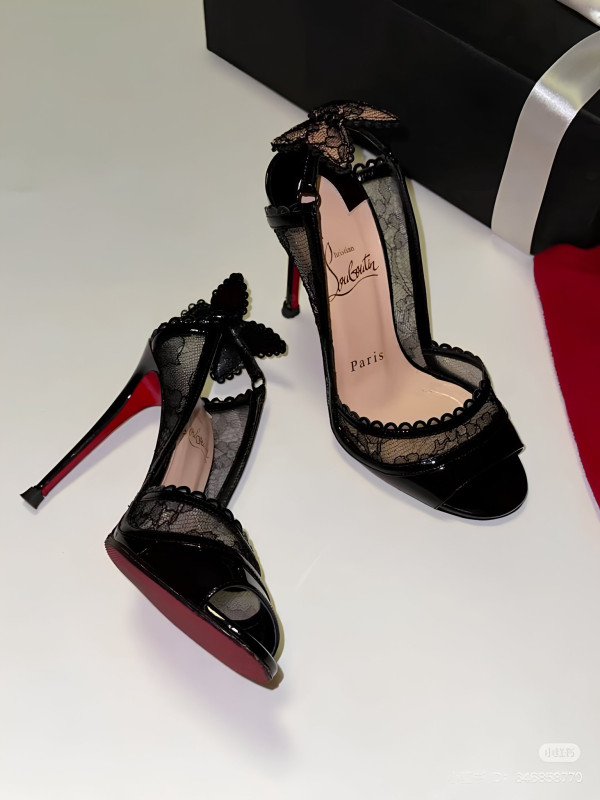 حذاء نسائي فرنسي أنيق بكعب عالٍ من الجلد اللامع بتصميم مفتوح من الأمام مزخرف بفيونكة دانتيل ناعمة وقاع أحمر فاخر لإطلالة