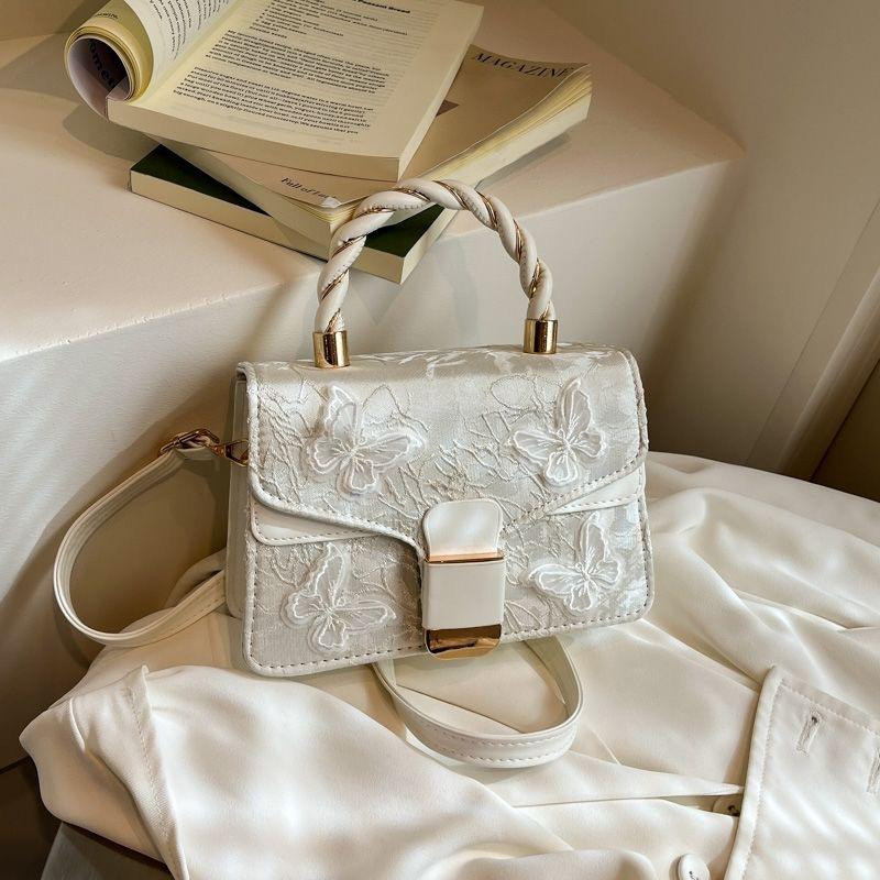 شنطة نسائية فخمة بتصميم ملكي