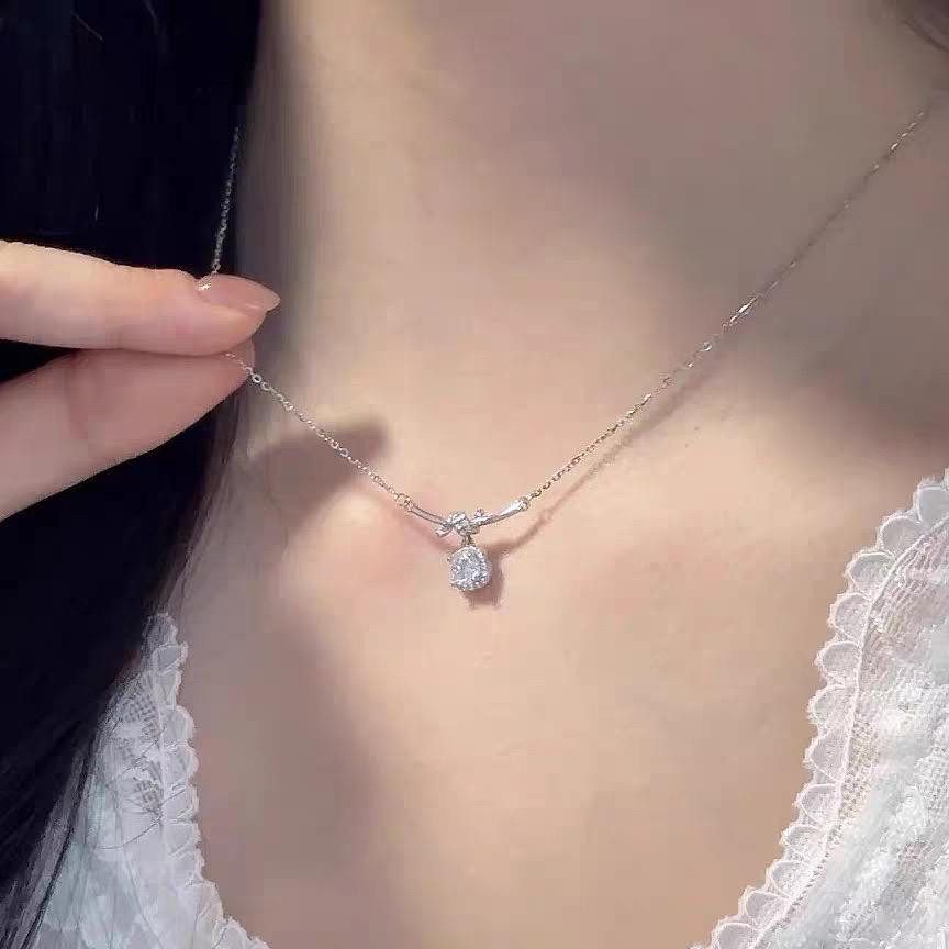 عقد نسائي مزين بزركون – بتصميم متألق مع قلادة أنيقة