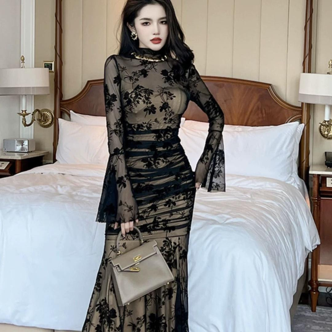 فستان نسائي بقصّة ذيل سمكة وقماش شبكي