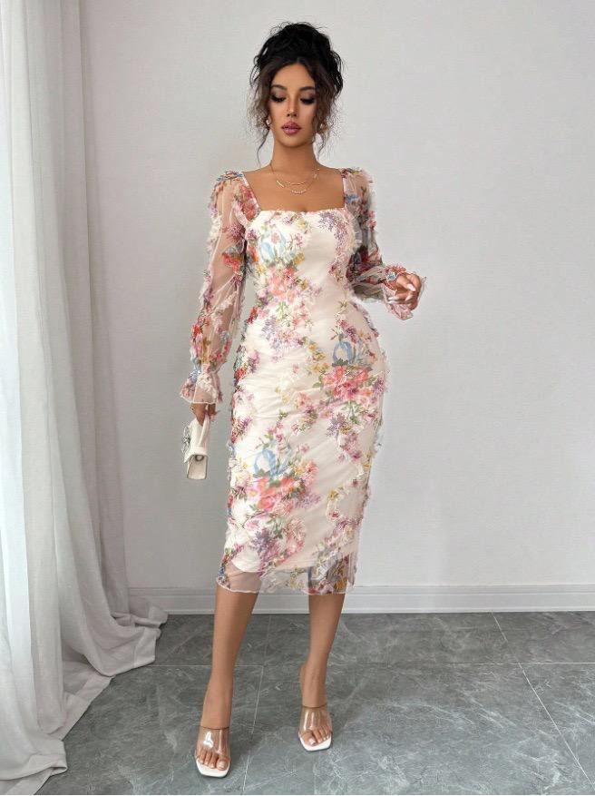 (فستان نسائي أنيق ورومانسي بشبك مطبوع بالزهور، ياقة مربعة وأكمام طويلة، طول متوسط)