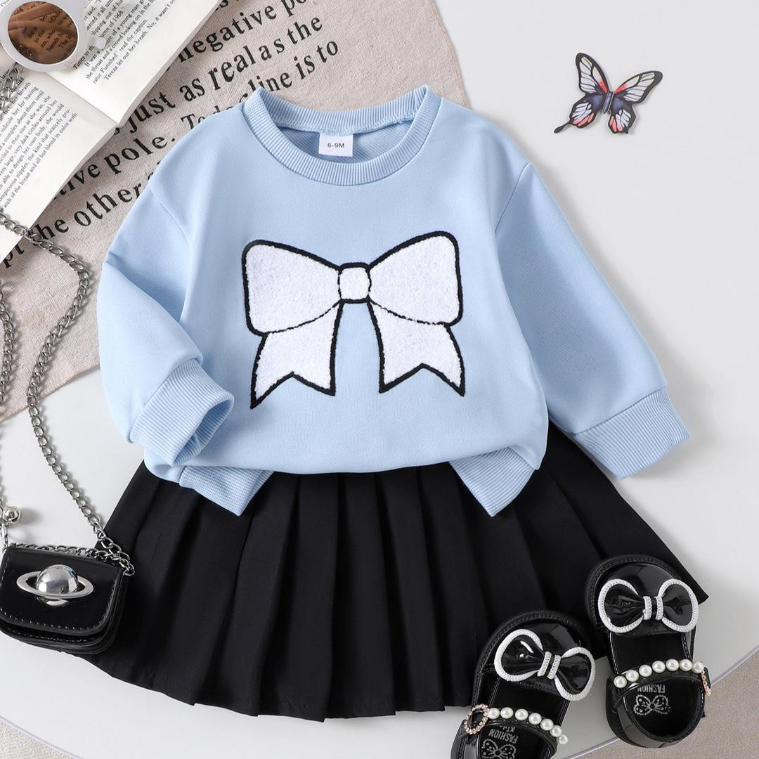 طقم بناتي شتوي أنيق بلوزة زرقاء مع فيونكة وتنورة كاجوال