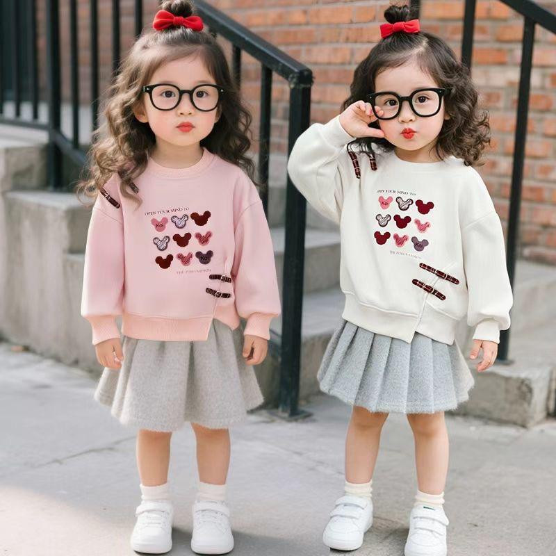 (بلوزة جديدة للبنات لفصلي الربيع والخريف، مريحة، برقبة دائرية، بطبعة قلوب، بتصميم كاجوال للأطفال