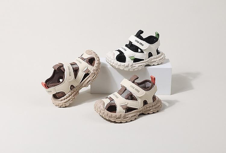 صندل رياضي شبكي للأطفال بنين بتصميم مفرغ وقالب حماية للأصابع – خفيف ومتين ومناسب