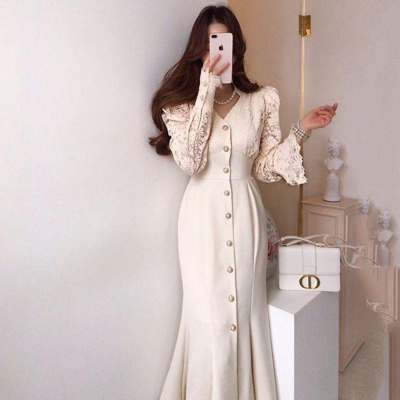 فستان نسائي أنيق من الدانتيل الفاخر بتصميم كوري راقٍ بياقة فرنسية على شكل V وأكمام طويلة