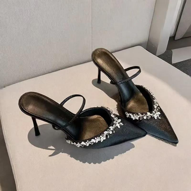 حذاء نسائي كعب عالي DRYWORLD – كعب رفيع ساتان، مقدمة مدببة، مزين بكريستال، تصميم V أنيق وجذاب