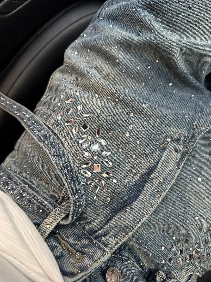 بنطلون جينز نسائي بتطريز فخم مرصع بالكريستال، قصة ضيقة مستقيمة، خريف 2025 موديل جديد، واسع ومقاس كبير، بخصر عالٍ، قماش انسيابي، ستايل طويل لامس للأرض مقاسات