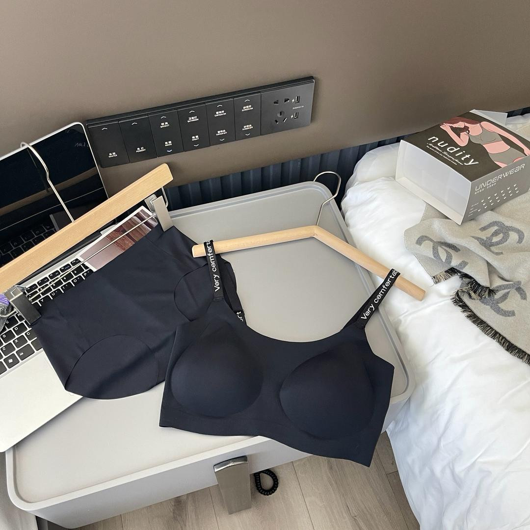 : طقم لانجري نسائي V07 بستايل جيلدي (果冻条) على الطراز الأوروبي الأنيق، صدرية بدون حياكة مرئية، بتصميم مرفوع ومريح، بدون حديد داخلي، مناسبة كملابس داخلية أو رياضية