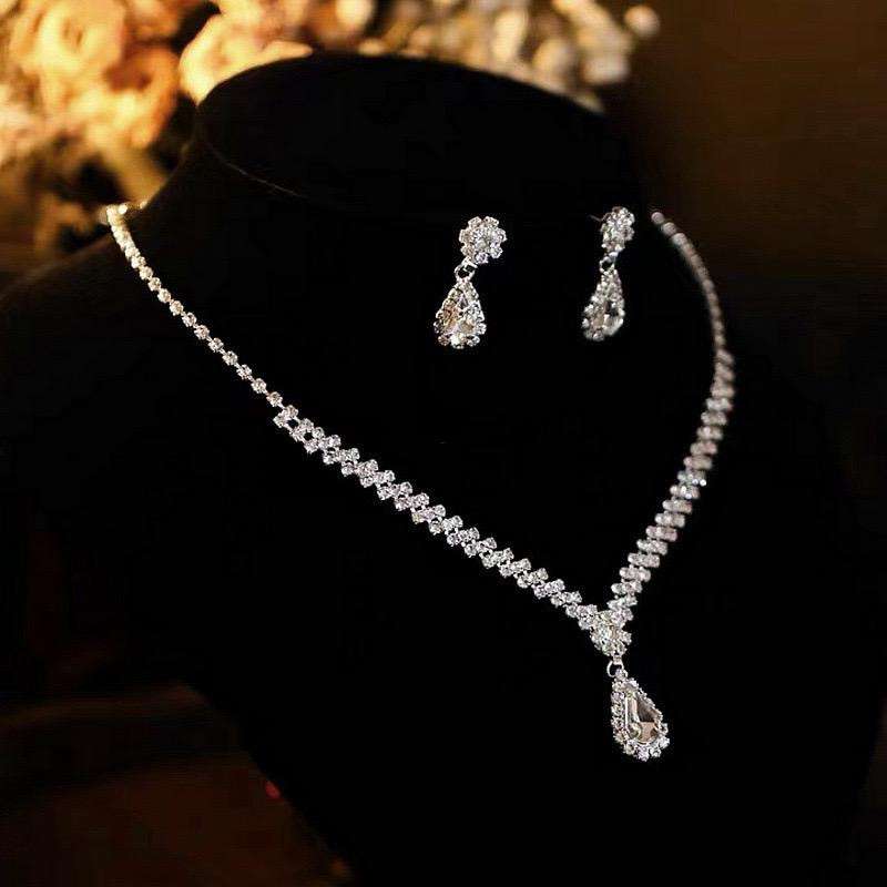 طقم إكسسوارات كريستال (سلس + وزق)