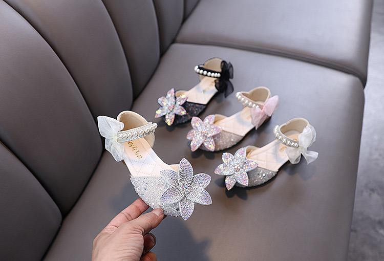 حذاء بناتي رسمي بتصميم ناعم ولمسة أميرية