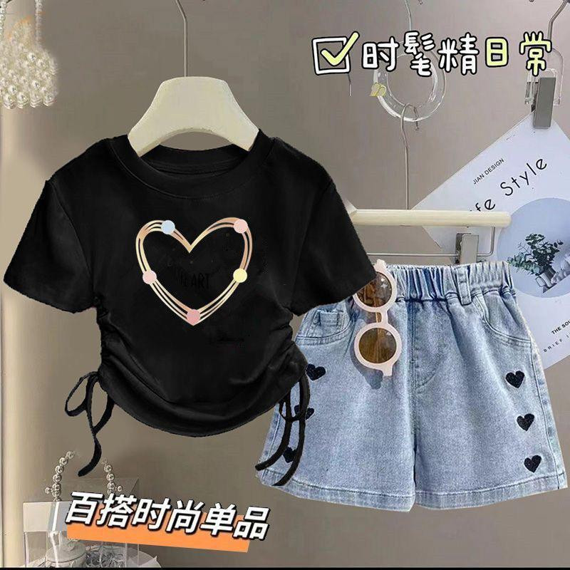 طقم قصير بناتي أنيق (بلوزة مطرزة قلب +تنورة جينز)