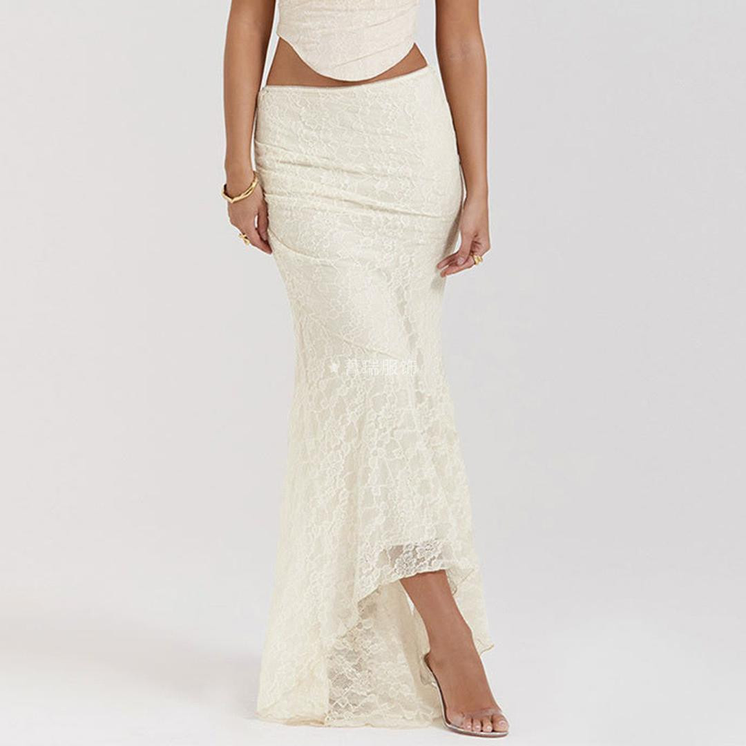 تنورة نسائية بنمط اروبي قماش دانتيل بقصة “ذيل سمكة” (فيش تيل)، مع طيّات أنثوية لأناقة فائقة