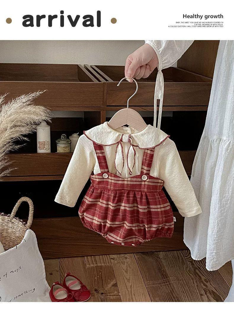 طقم خريفي للبنات الرضع موضة بأسلوب كوري أنيق بتصميم عصري مستوحى من الزي الجامعي، يتكوّن من بنطال بحمالات وقميص لطيف، مناسب للرضّع والأطفال الصغار