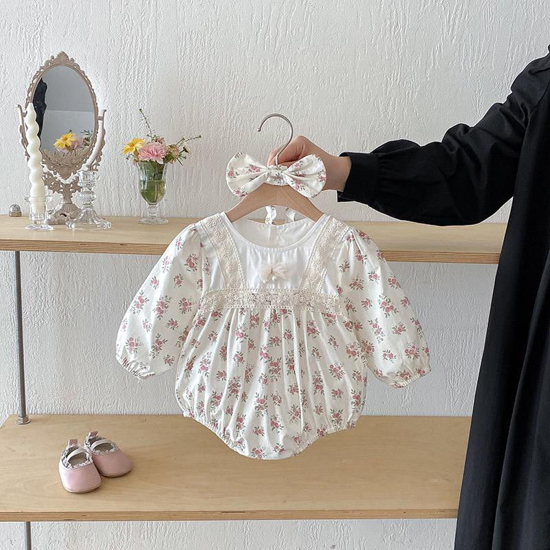 رومبر بناتي كيوت بنقشة ورد صغيرة ودانتيل ناعم