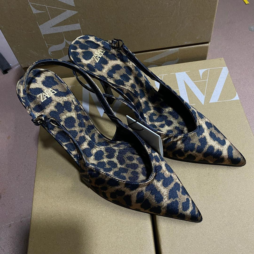 كعب ZARA بطبعة فهد أنيق بحزام خلفي وكعب رفيع