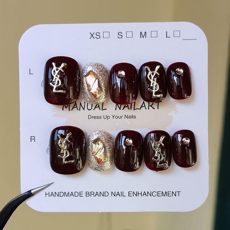 أظافر (10 فطع )صناعية فاخرة جاهزة للتثبيت – تصميم يدوي بتقنية الجل اللامع – أظافر قابلة للإزالة مناسبة للعرايس والمناسبات الخاصة المقاسات: مقاس واحد مع عدة خيارات لتناسب جميع المقاسات