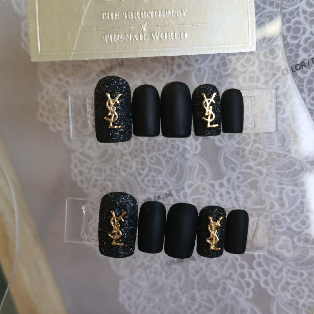 أظافر صناعية يدوية الصنع فاخرة وخفيفة