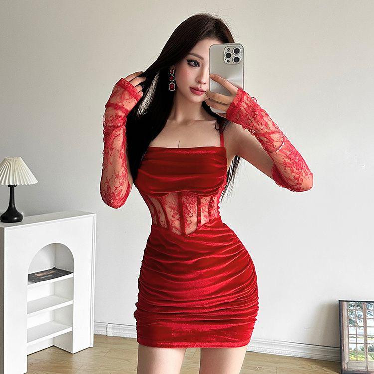 فستان نسائي قصير بتصميم أنيق