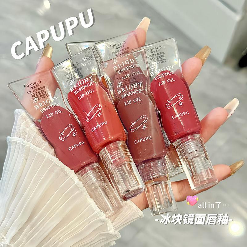 ملمع شفاه بتركيبة لامعة مرطبة تمنح مظهراً مائيّاً مشرقاً كالثلج