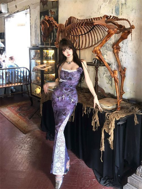 فستان نسائي طويل(لون بنفسجي-تصميم ضيق بحمالات رفيعة)