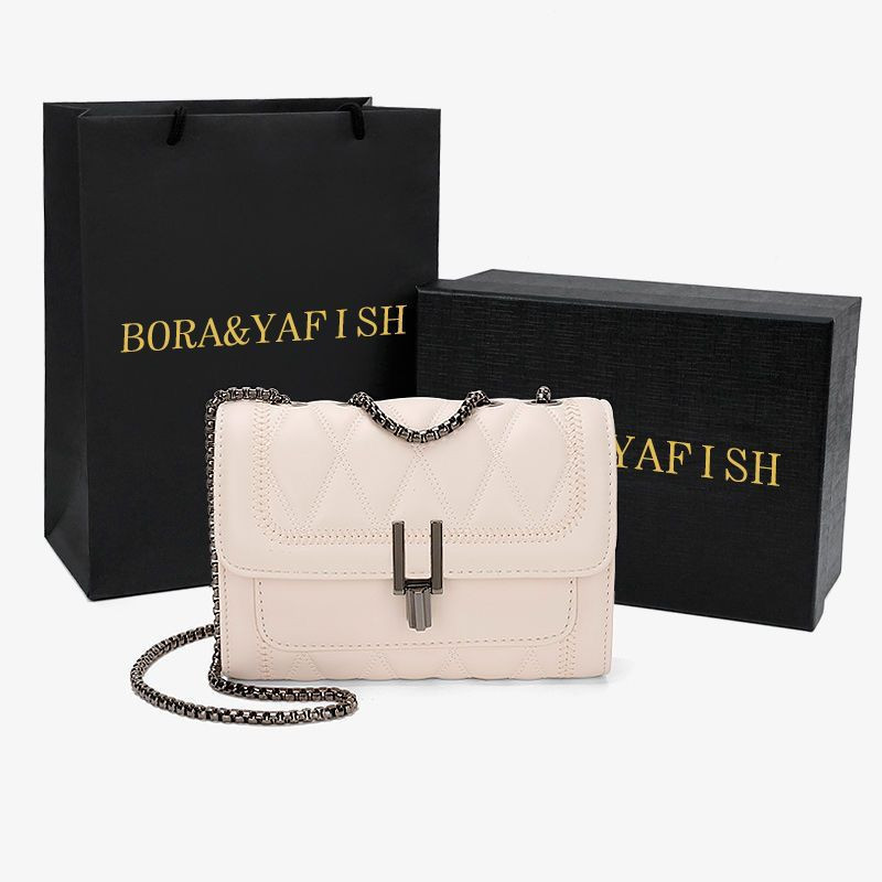 شنطة نسائية صغيرة فاخرة بتصميم أنيق