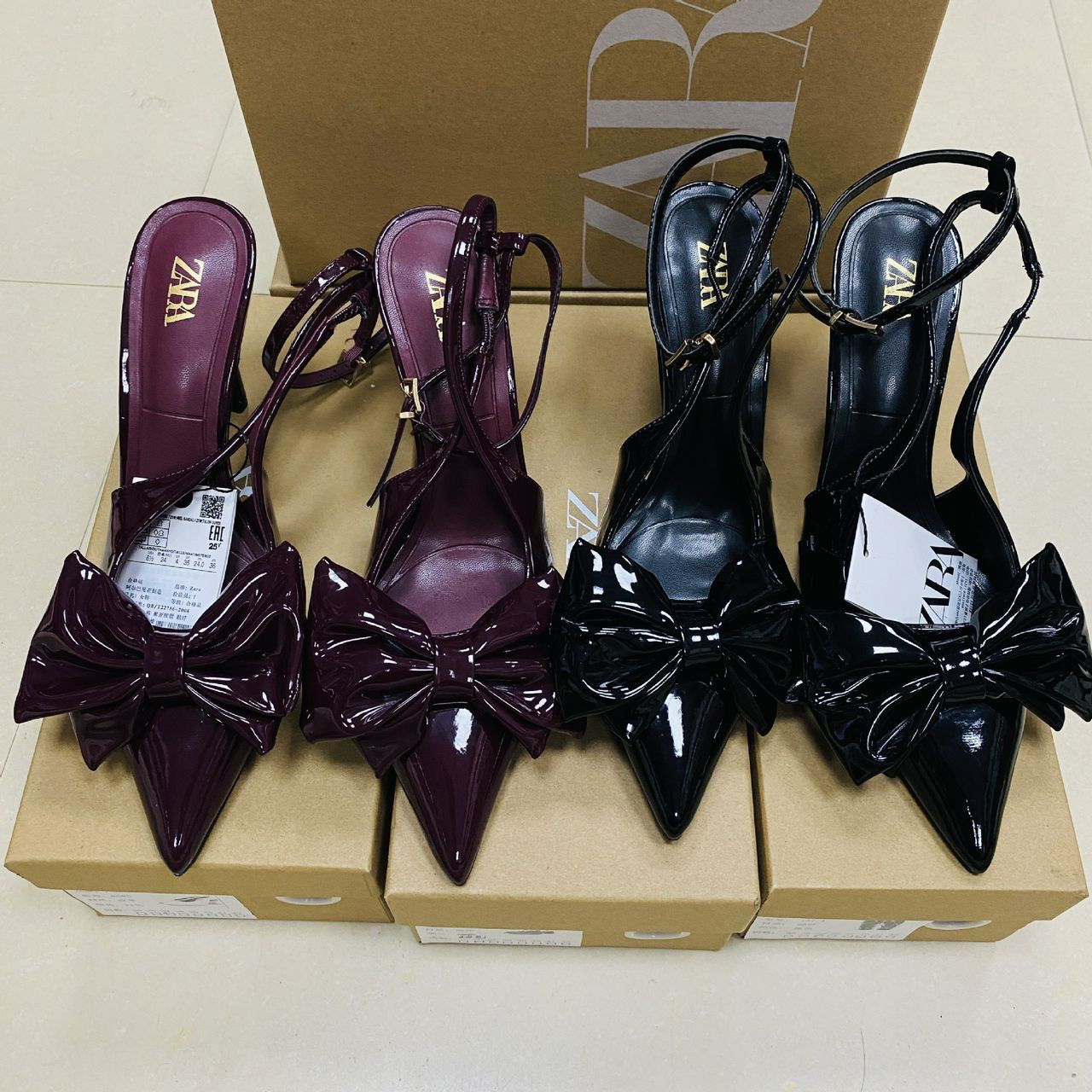 حذاء نسائي ZARA بكعب عالٍ بتصميم