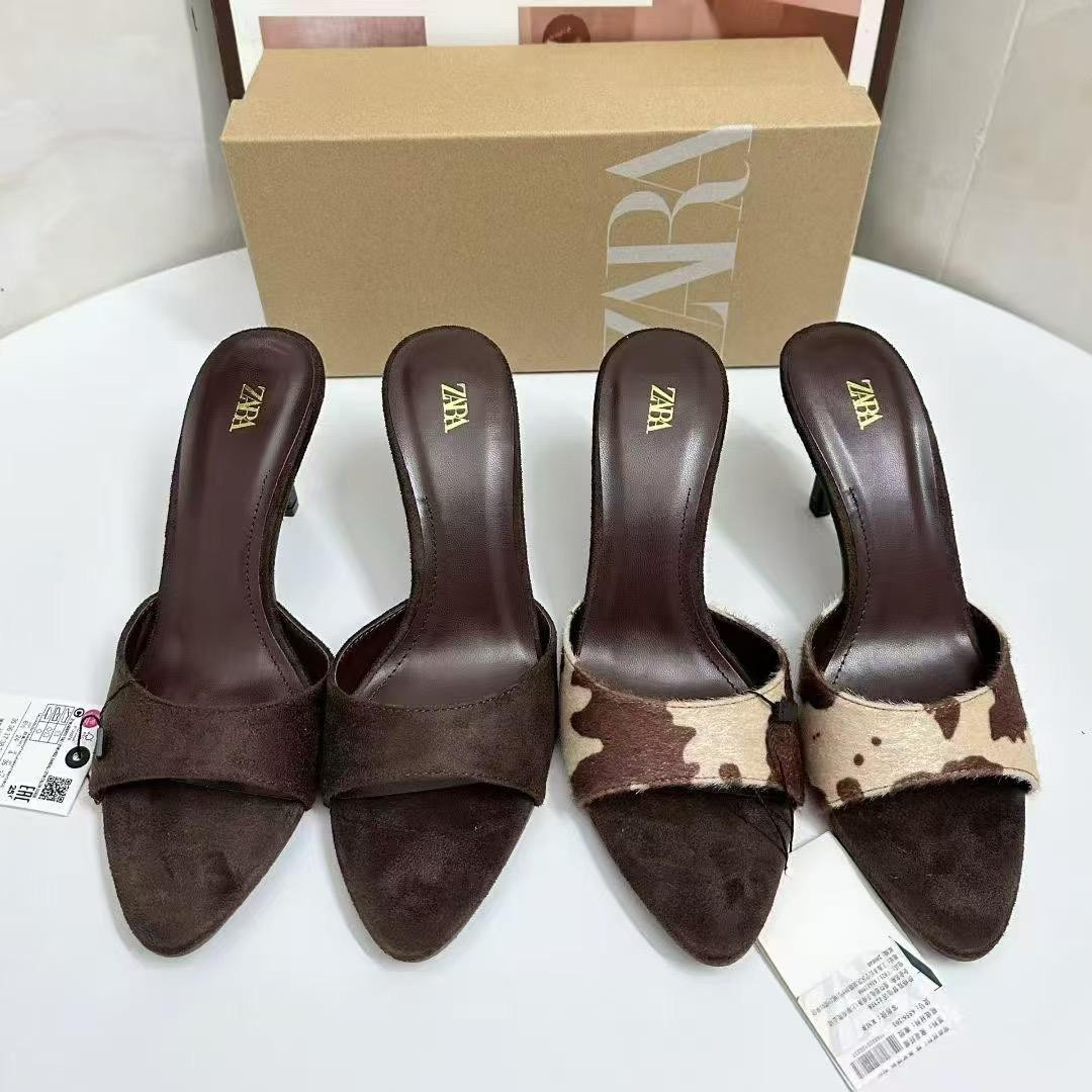 كعب نسائي أنيق بتصميم مفتوح من الخلف – ماركة ZARA