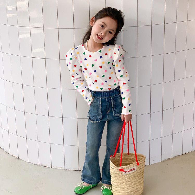 بلوزة بناتية بأكمام طويلة مطبعة بقلوب ملونة، قطنية مريحة وأنيقة للإطلالات اليومية