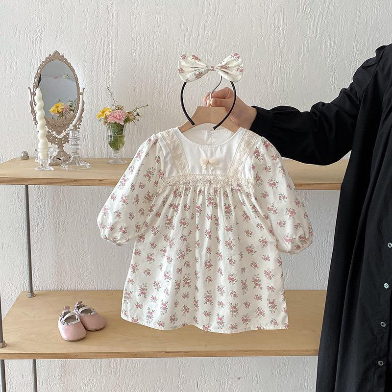 فستان بناتي صغير بنقشة ورد ودانتيل كيوت جدًا