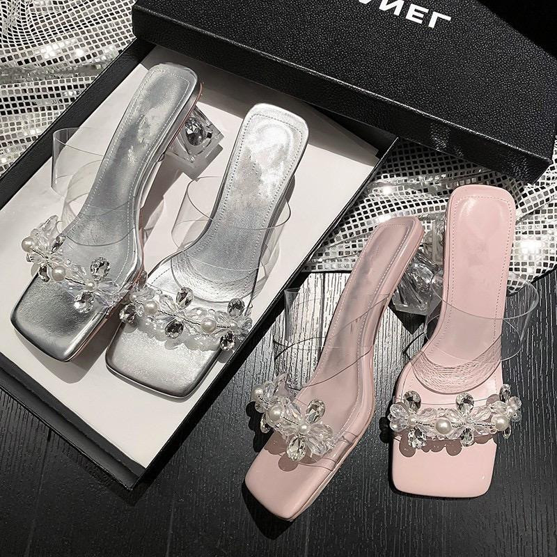 شبشب نسائي بعكب  مزين بالكريستال