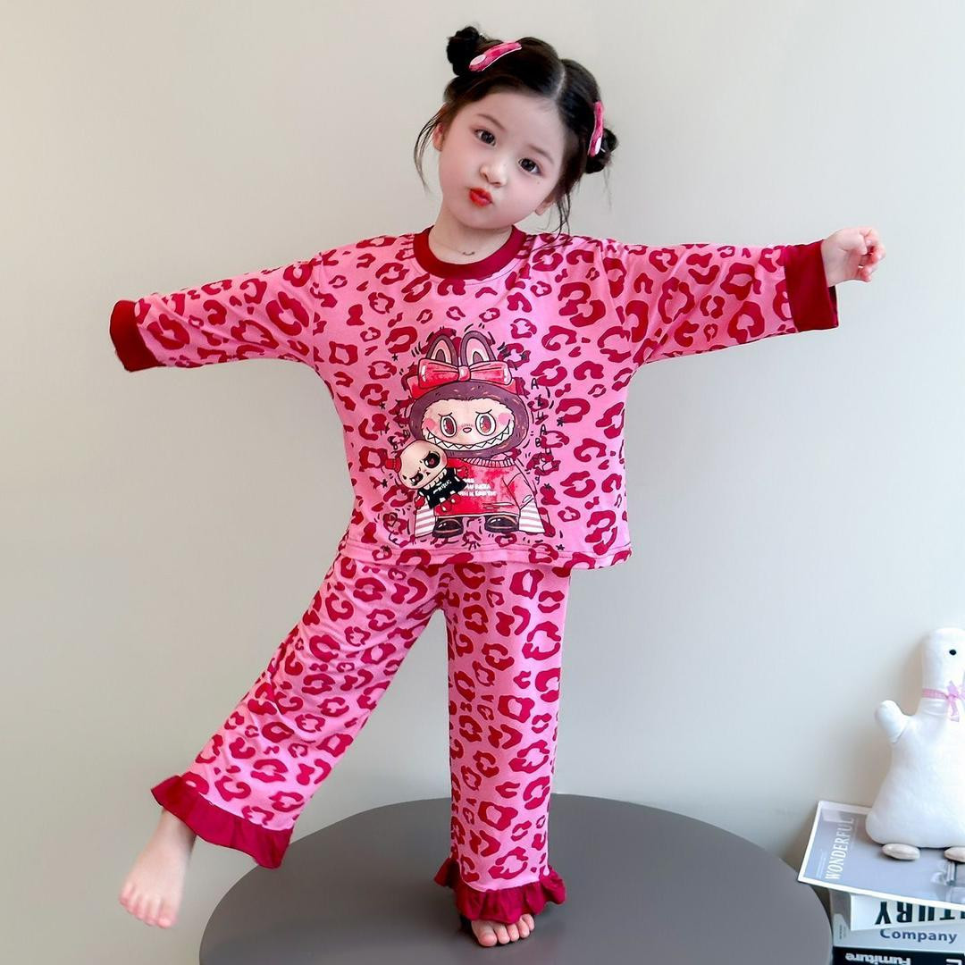 بيجامة بنات – ستايل ليوبارد (وردية) – طقم كامل من قماش دافئ طويل الأكمام