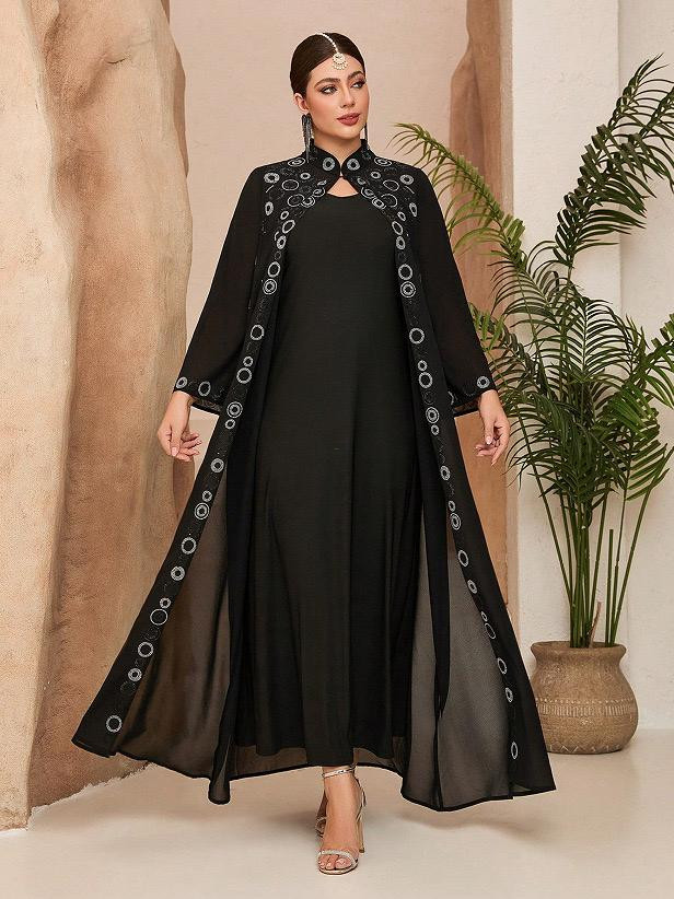 عباية نسائي مستوحى من الطابع المسلم والنمط العرقي بتطريز أنيق وقصة واسعة تُظهِر الجسد بشكل