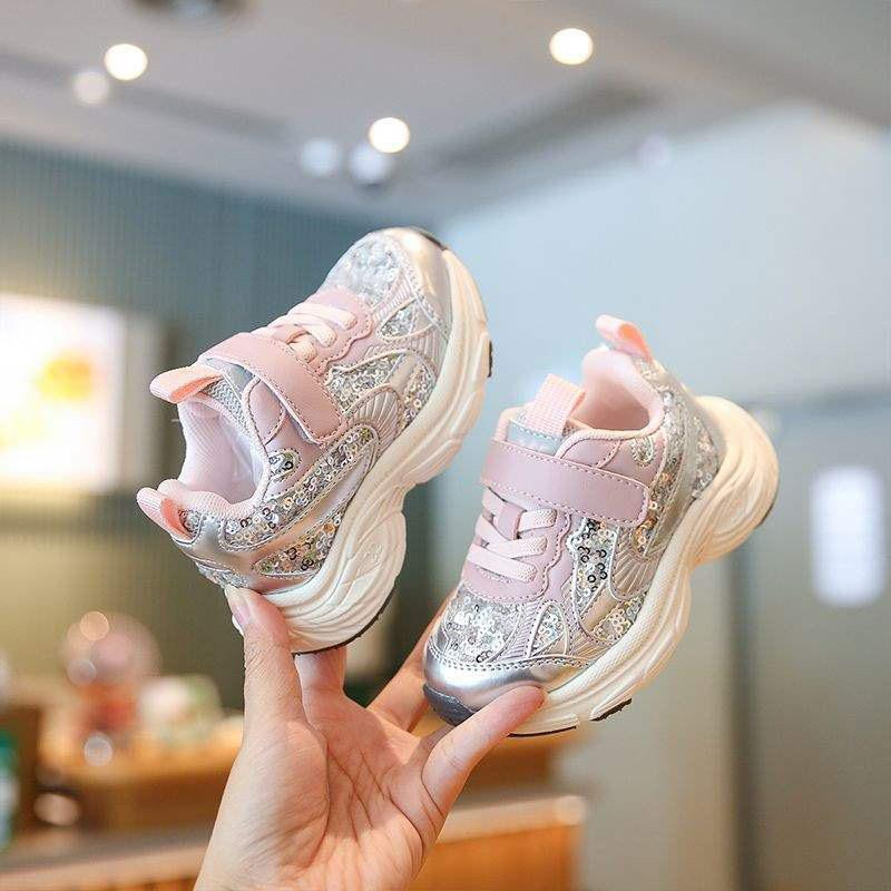 حذاء بناتي رياضي بتصميم عصري مريح