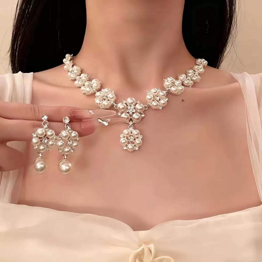 سلسال لؤلؤ بجودة عالية مع حلق فخم مرصّع