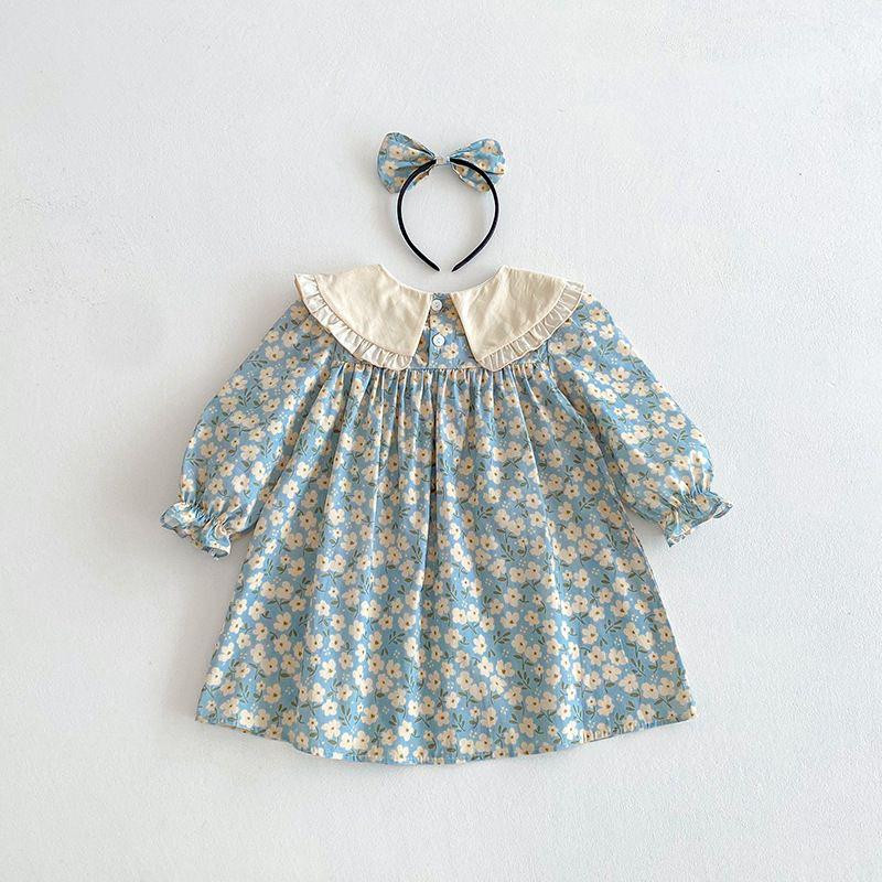 فستان خريفي بطابع بناتي رقيق ونقشة زهور أنيقة